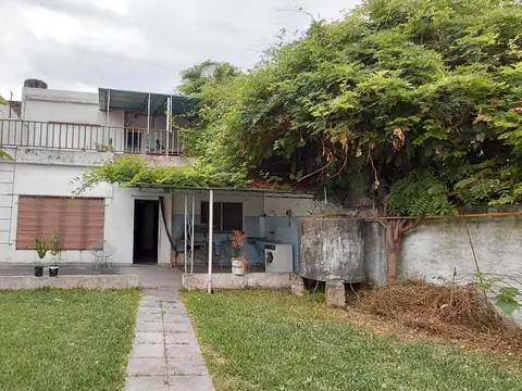 VENTA CASA CIUDADELA 4 AMB.JARDIN-COCH-REFACCIONAR