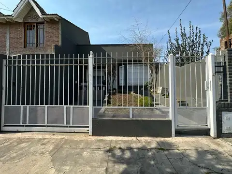 Depto Tipo Casa en Venta en El Palomar, USD 99.000