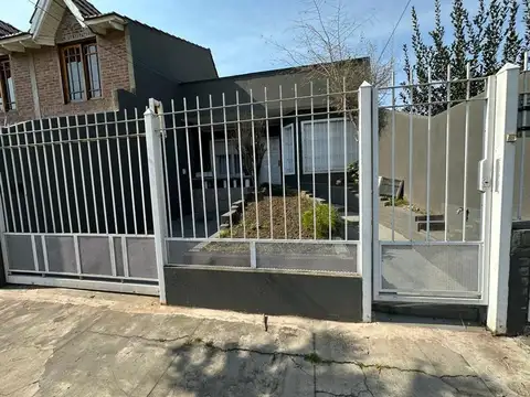 Depto Tipo Casa en Venta en El Palomar, USD 99.000
