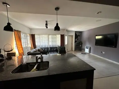 Depto Tipo Casa 3 ambientes con 2 baños