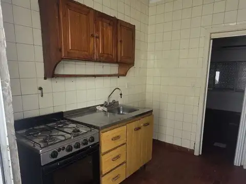 Casa 3 AMBIENTES  con PATIO. ACEPTA MASCOTA,  Caseros, Tres de Febrero