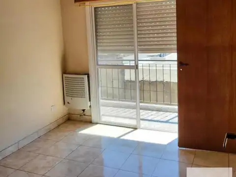 Departamento en Venta en Luis Guillon, USD 65.000