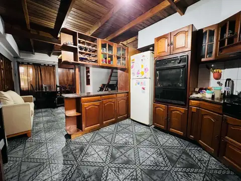 Casa 5 ambientes con 1 baño
