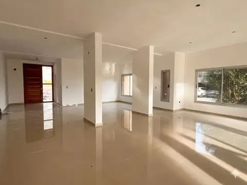 Casa 9 ambientes con 2 baños