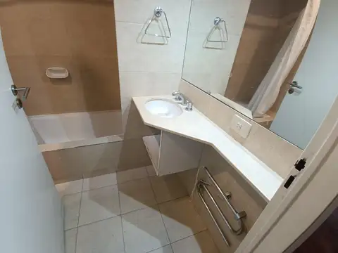 Monoambiente con balcón terraza