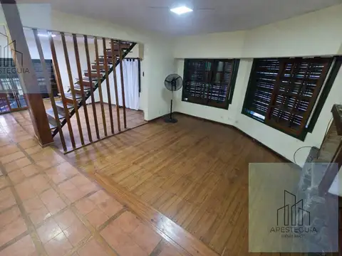 Casa 5 ambientes con 2 baños