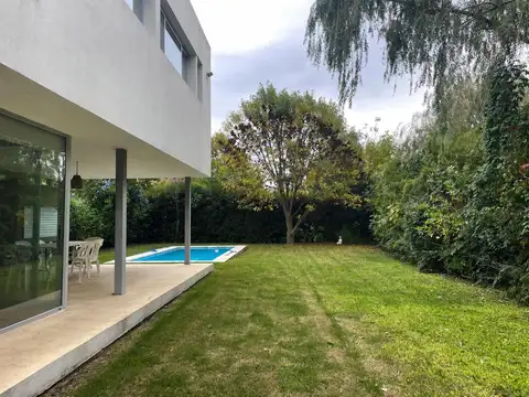 Casa en Alquiler en City Bell, USD 1.900