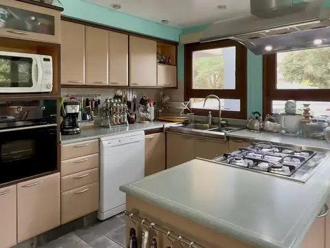 Casa 7 ambientes con 3 baños