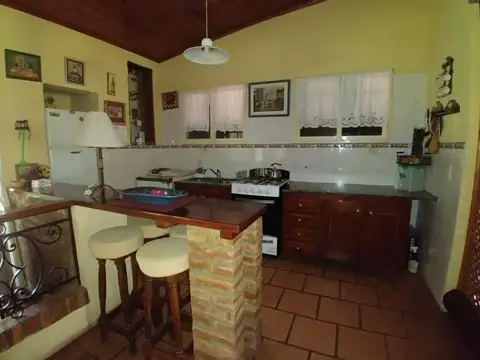 Casa 4 ambientes con 1 baño