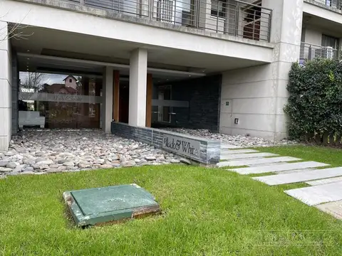 Impecable departamento de 3 ambientes con cochera en Arboris Las Lomas.