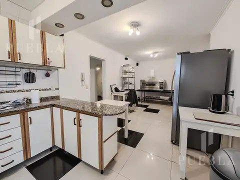 EXCELENTE DEPARTAMENTO DE 3 AMBIENTES CON COCHERA A METROS DEL CENTRO DE LOMAS DE ZAMORA
