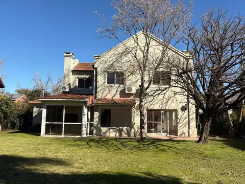Casa 5 ambientes con 4 baños