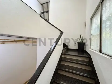 Mitre 2400, Piso 1