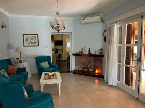 Casa 3 ambientes con 2 baños