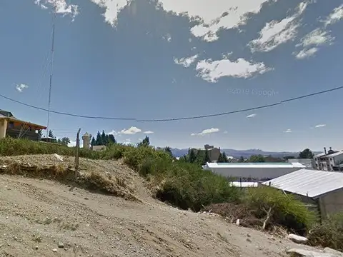 Amplio terreno semiplano en el centro de la ciudad.