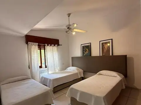 Casa 7 ambientes con 4 baños