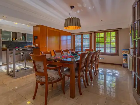 Importante residencia en el exclusivo barrio Los Troncos. TOUR VIRTUAL