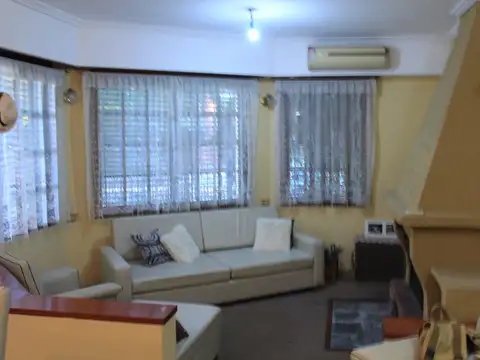 Almafuerte 1100, Burzaco