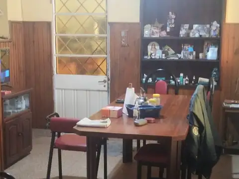 CASA Y 2 LOCALES 136 e/ 64 y 65