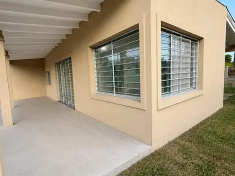 Casa 2 ambientes con 1 baño