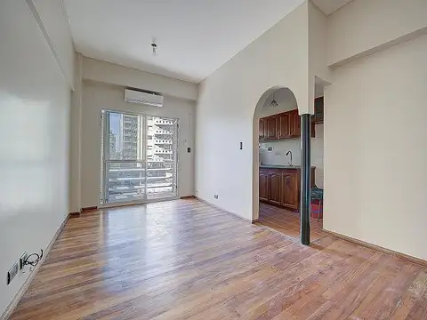 Departamento 2 ambientes Semipiso Luminoso Buen estado con 2 balcones al frente en Lanus Este