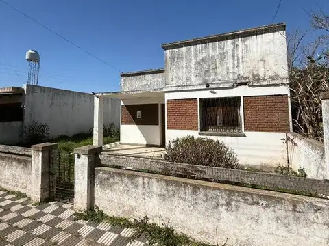 Casa en venta en Torres a refaccionar Lujan.