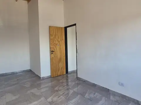 Depto Tipo Casa en Alquiler en Caseros, $ 450.000