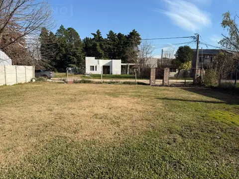 Venta lote de 740 m2 en Barrio Parque Sakura, Exaltacion de la Cruz