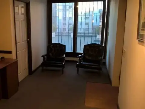 Oficina 7 ambientes con 2 baños
