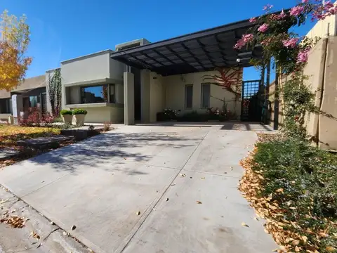 Casa en Venta en Russell, USD 235.000