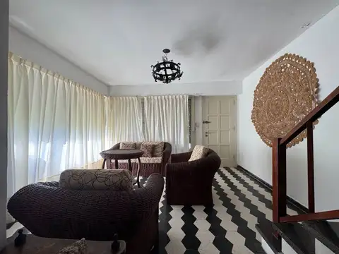 Depto Tipo Casa 4 ambientes con 2 baños