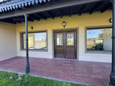 Casa en Alquiler con 1 cochera