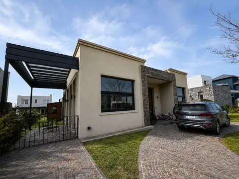 Casa 5 ambientes con 3 baños