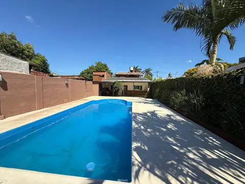 CF1353 - CASA EN VENTA A MINUTOS DEL CENTRO - 4 DORMITORIOS - AV. SAN MARTÍN Y LÓPEZ Y PLANES