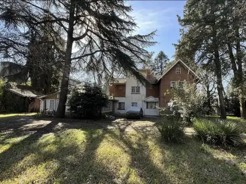 Quinta en del Viso/ 5 LOTES CON CASA A REFACCIONAR