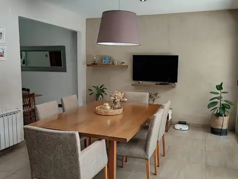 Casa 5 ambientes con 2 baños