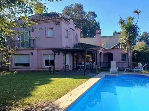 Casa en Alquiler con 5 cocheras