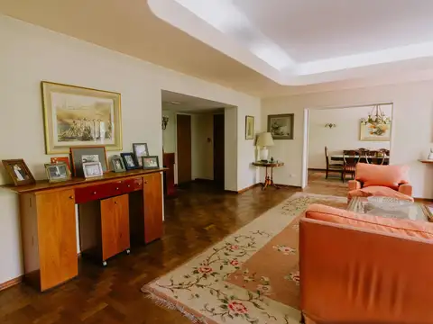 Departamento en Venta con 3 cocheras