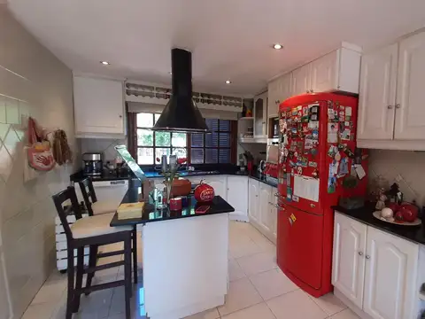 DESTACADA CASA EN VENTA CAMPANA