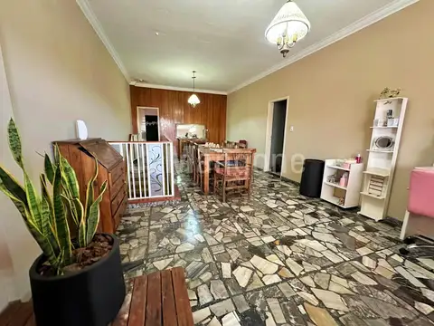 Depto Tipo Casa 5 ambientes con 2 baños