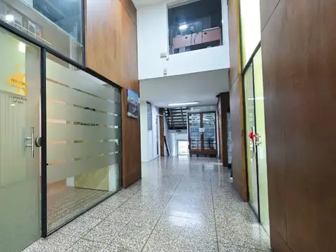 OFICINA A MEDIA CUADRA DE LA PLAZA DE ESCOBAR