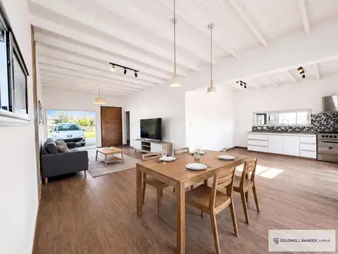 Casa en Venta con 2 cocheras