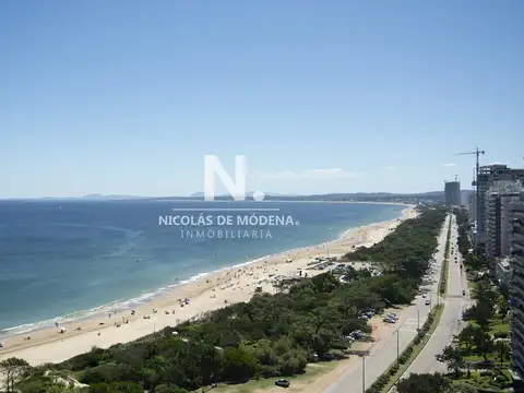 Hermoso Penthouse en venta, en primera linea.