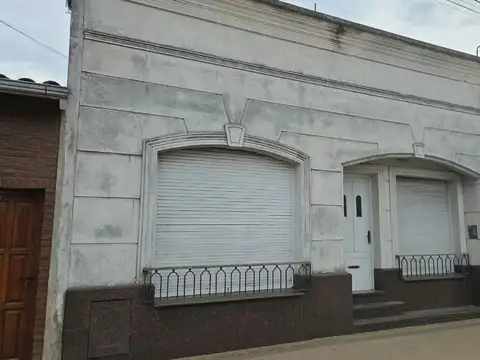 CASA SOBRE AVENIDA a Reciclar Apto Credito