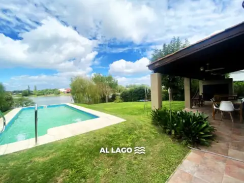 DISPONIBLE 1°/02. DOS DORMITORIOS y AREA SERVICIO.