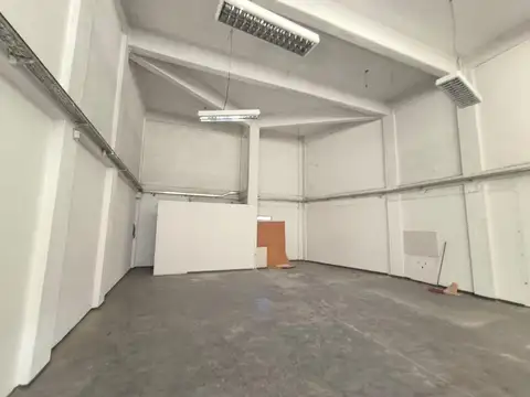 Local en Alquiler en Cruce Castelar, $ 2.000.000