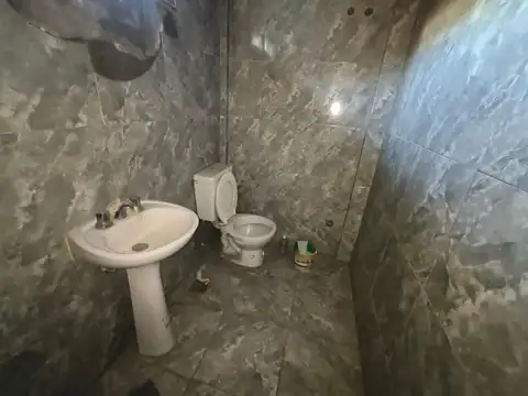 ALQUILER DE LOCAL 100 mts2 DOBLE ALTURA. CRUCE DE CASTELAR