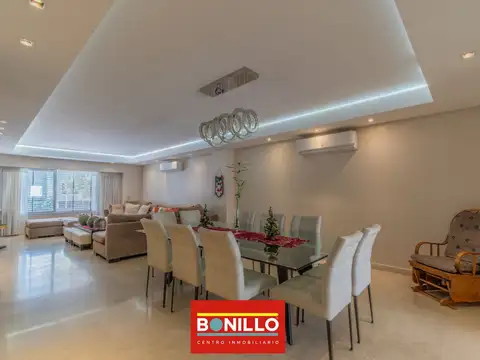 Casa en Venta con 6 cocheras