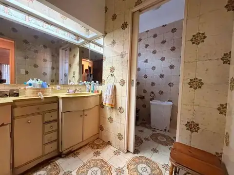 Casa 6 ambientes con 4 baños