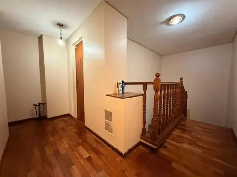 Casa en Alquiler con 1 cochera